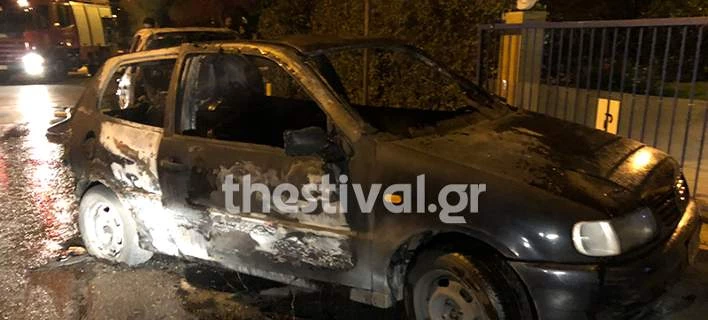 Επίθεση σε σύνδεσμο οπαδών του Αρη στη Θεσσαλονίκη -Πυρπόλησαν 2 ΙΧ (εικόνες)